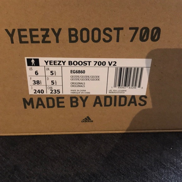 Yeezy Boost 700 V2 Geode - Picture 7 of 7